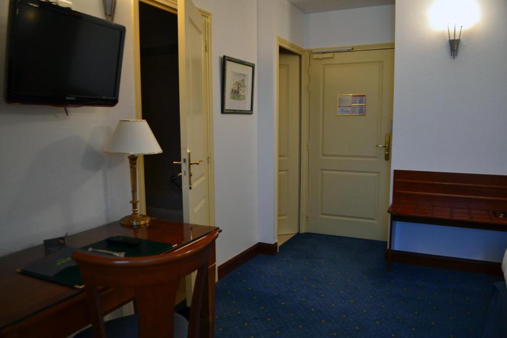 Coq Hotel Монтрей-сюр-Мер Экстерьер фото